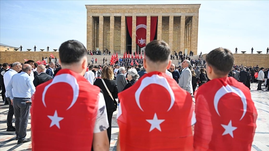 19 Mayıs Tatil Mi? Öğrenciler Ekran Başına! İşte Cevabı...