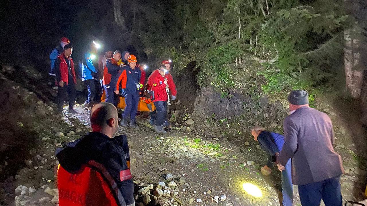 30 Metrelik Uçurumdan Ölümle Dans! Kahraman Ekipler Genci Hayata Döndürdü!