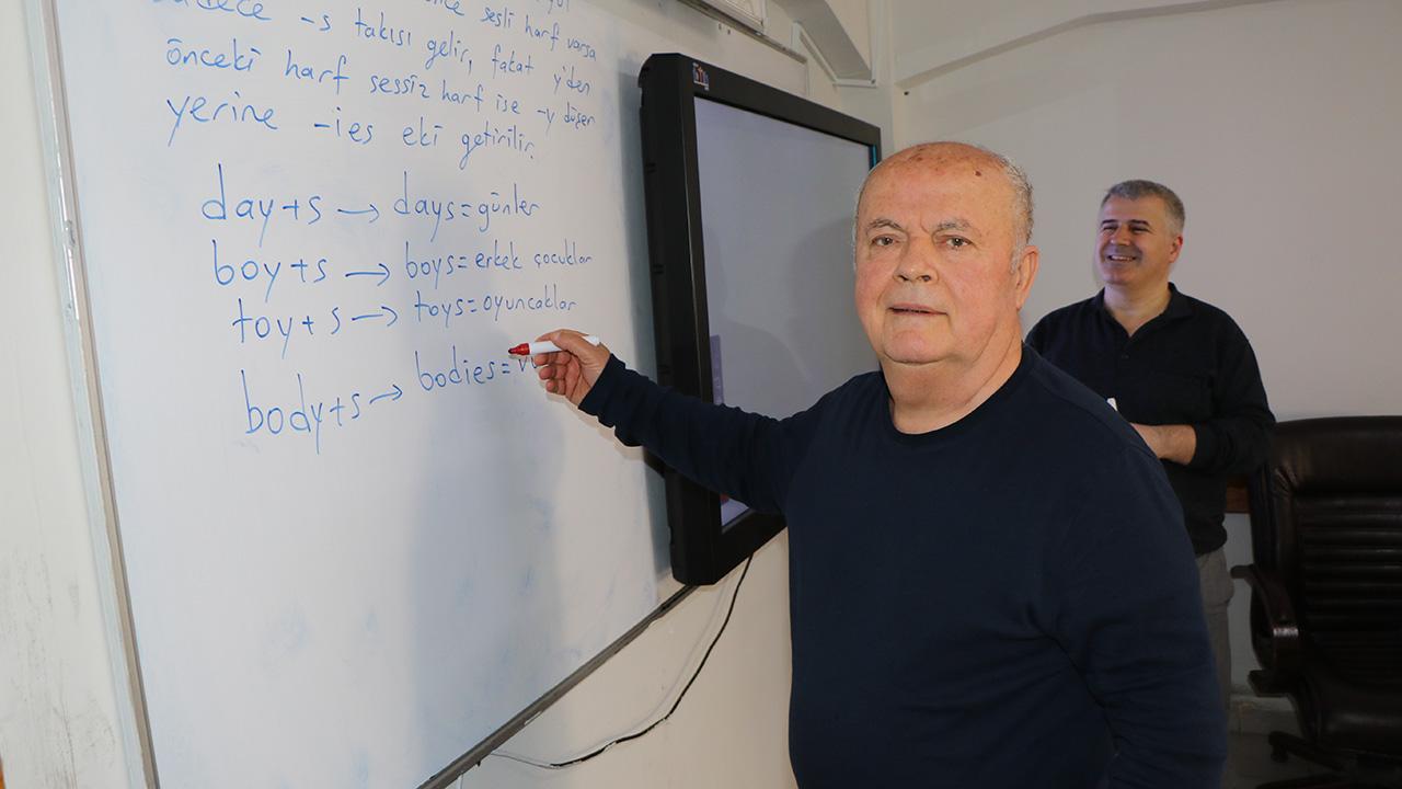 74 Yaşındaki Dede'den Torun Sevgisi! İngilizce Öğrenme Azmiyle Herkesi Duygulandırdı