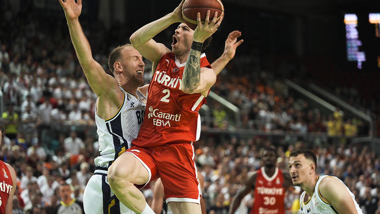 A Milli Erkek Basketbol Takımı'ndan Tarihi Başarı: Grupta Liderlik Garantilendi