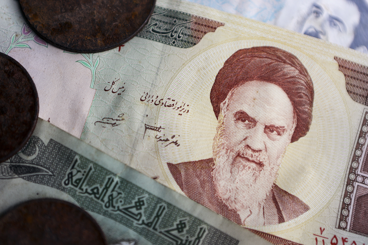 ABD'nin Acımasız Ablukası İran'ı Vurdu! Riyal Dolar Karşısında Çakıldı!