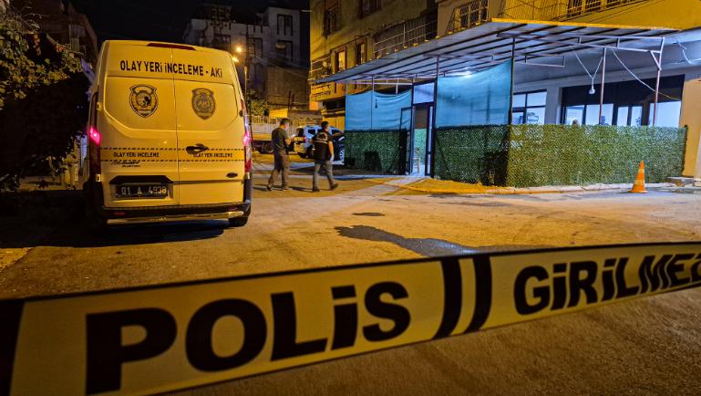 Adana’da Kahvehaneye Silahlı Saldırı: 3 Yaralı