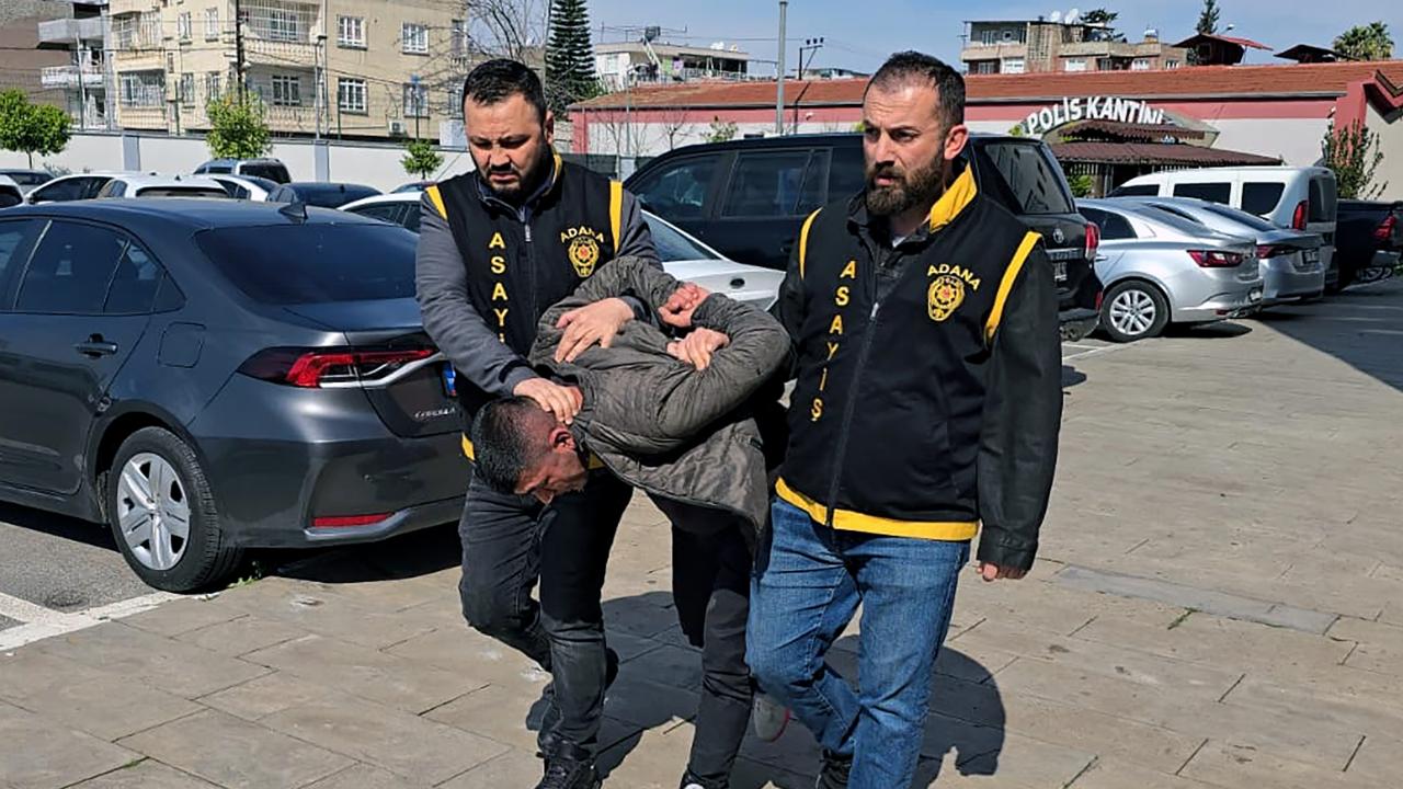 Adana'da Pes Dedirten Hırsızlık! Telefon Görünce Kendini Kaybediyor!