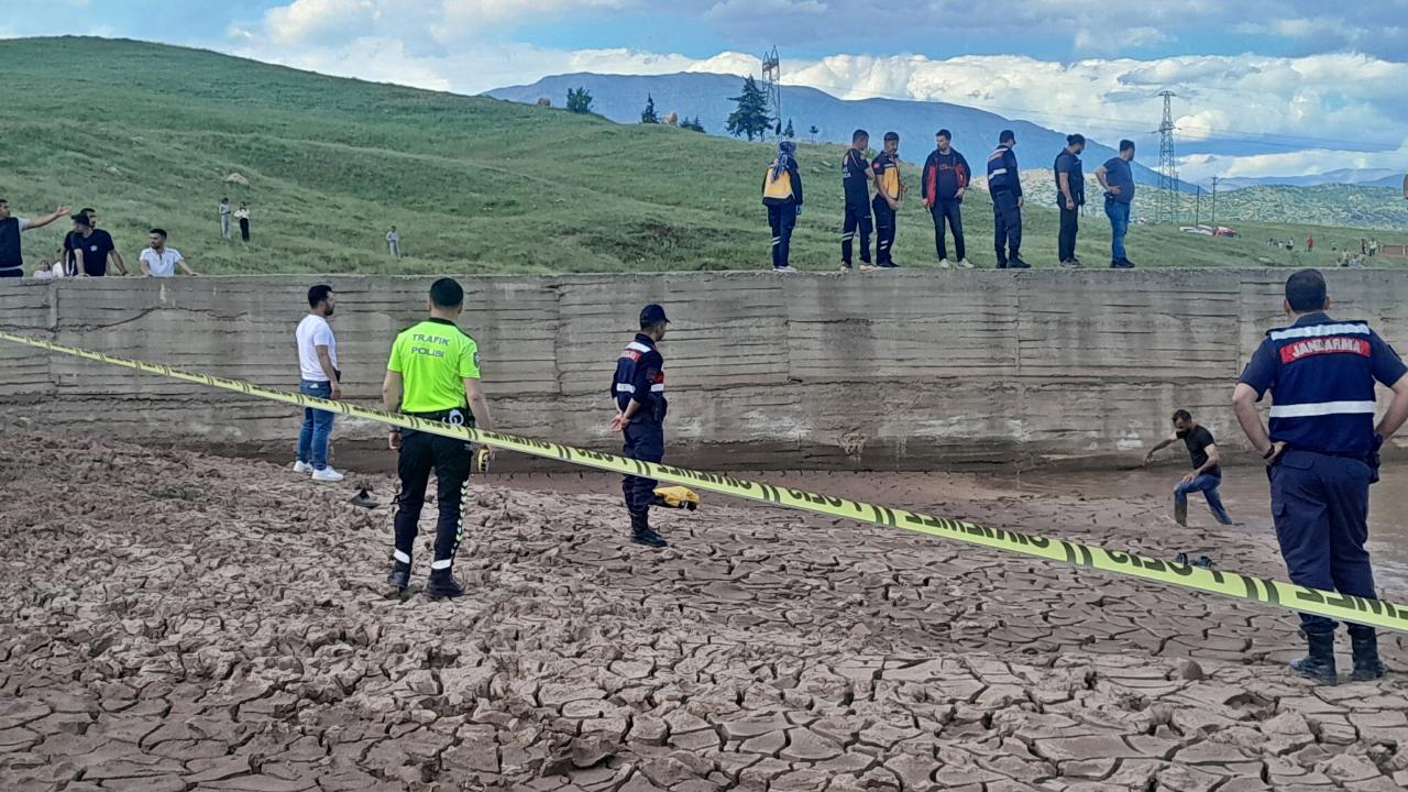 Adıyaman'da Yürek Yakan Acı! Serinlemek İçin Girdikleri Gölette İki Çocuk Can Verdi