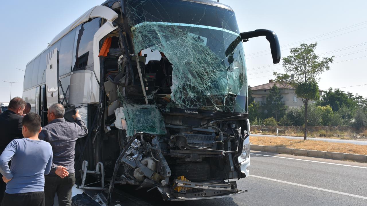 Afyonkarahisar'da Otobüs Kazası: 16 Kişi Etkilendi