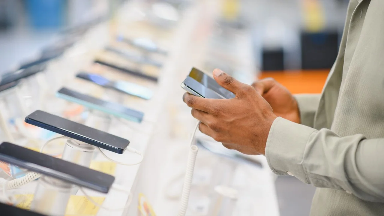 Akıllı Telefon Pazarında Durgunluk: Satışlar Düşüyor, Fiyatlar Yükseliyor