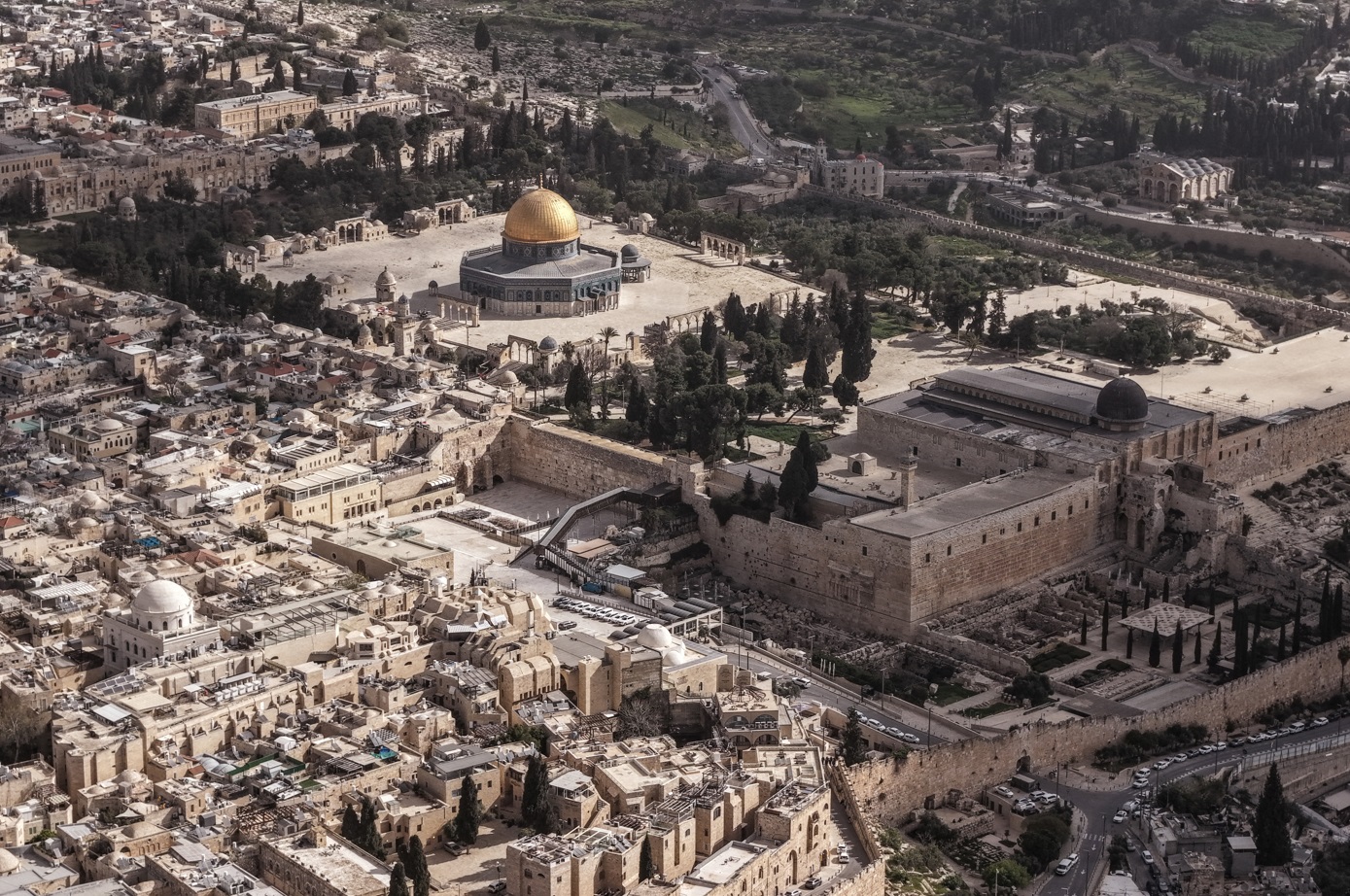 Aksa'da Gerilim Tırmanıyor: İsrailli İşgalciler Mescid-i Aksa'ya Baskın Düzenledi!