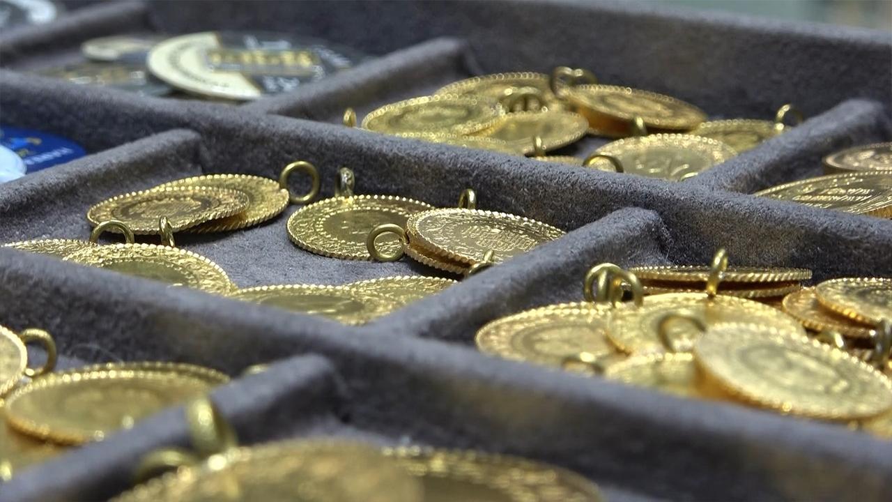 Altın Fiyatlarında Şok Düşüş! Yatırımcılar Ne Yapmalı? İşte Uzman Yorumları!