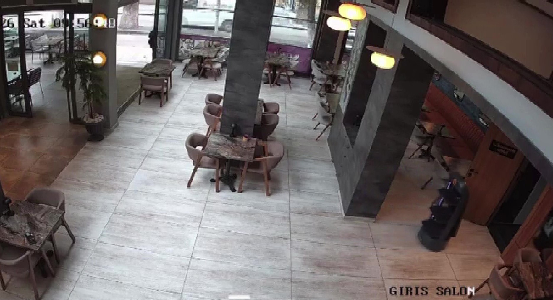 Amasya'da Restoran Robotu 'Gayretli'nin Merdiven Kazası Sonrası Dinlenme Kararı