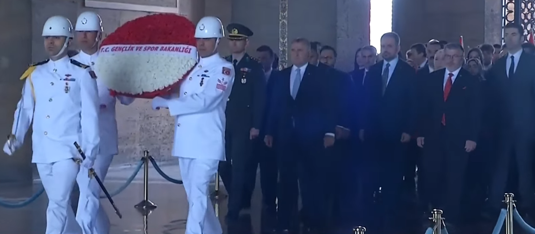 Anıtkabir'de Duygu Yüklü Anma! 19 Mayıs Coşkusu Türkiye'yi Sardı