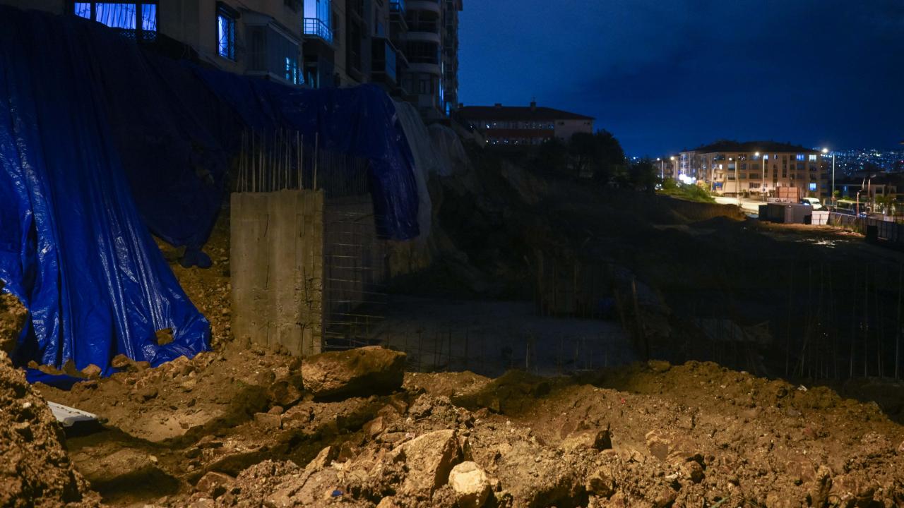 Ankara Alarmda! Sağanak Felaketi Apartmanı Yuttu!