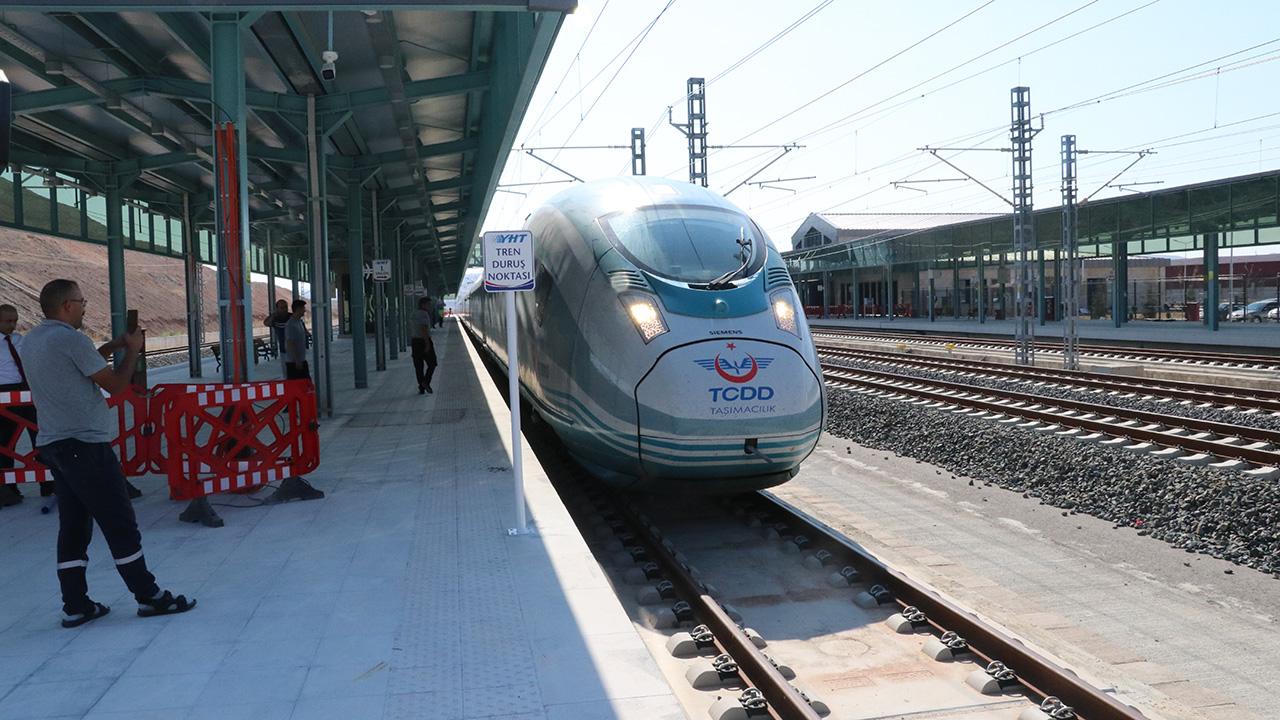 Ankara-Sivas YHT'ye Rekor İlgi! 3 Yılda 2 Milyondan Fazla Yolcu Taşındı!