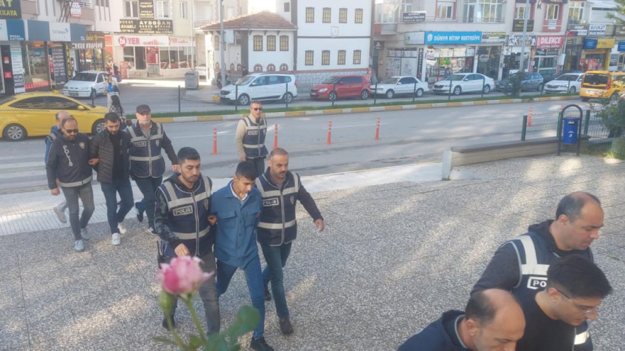 Ankara'da Kapsamlı Narkotik Operasyonu: 63 Gözaltı