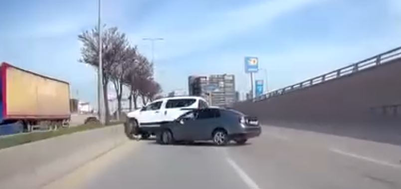 Ankara'da Trafik Terörü! Makas Atan Sürücü Facianın Eşiğinden Döndürdü