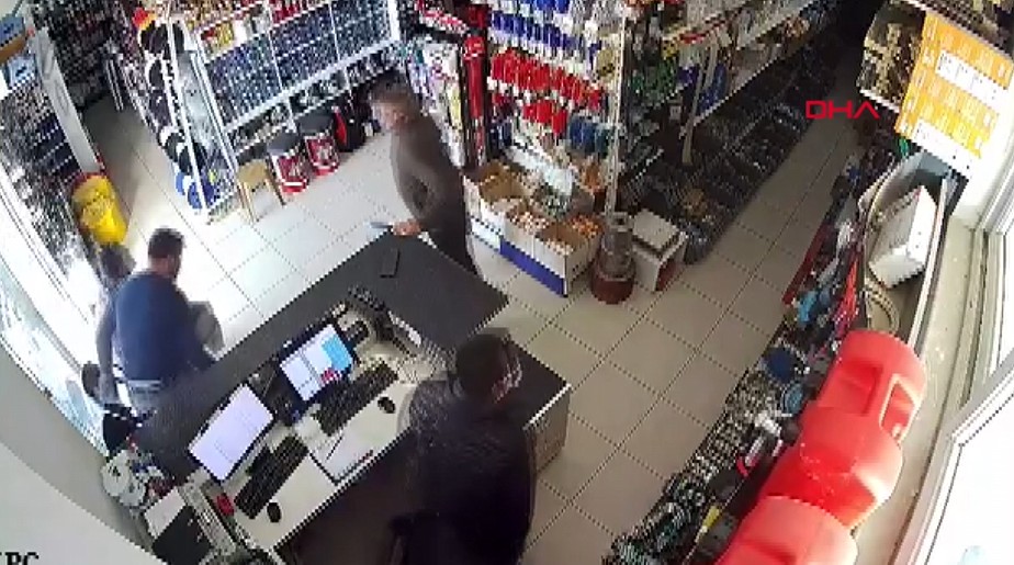 Antalya Sallandı! 4.7'lik Deprem Kamerada: Panik Anları ve Uzmanlardan Uyarılar