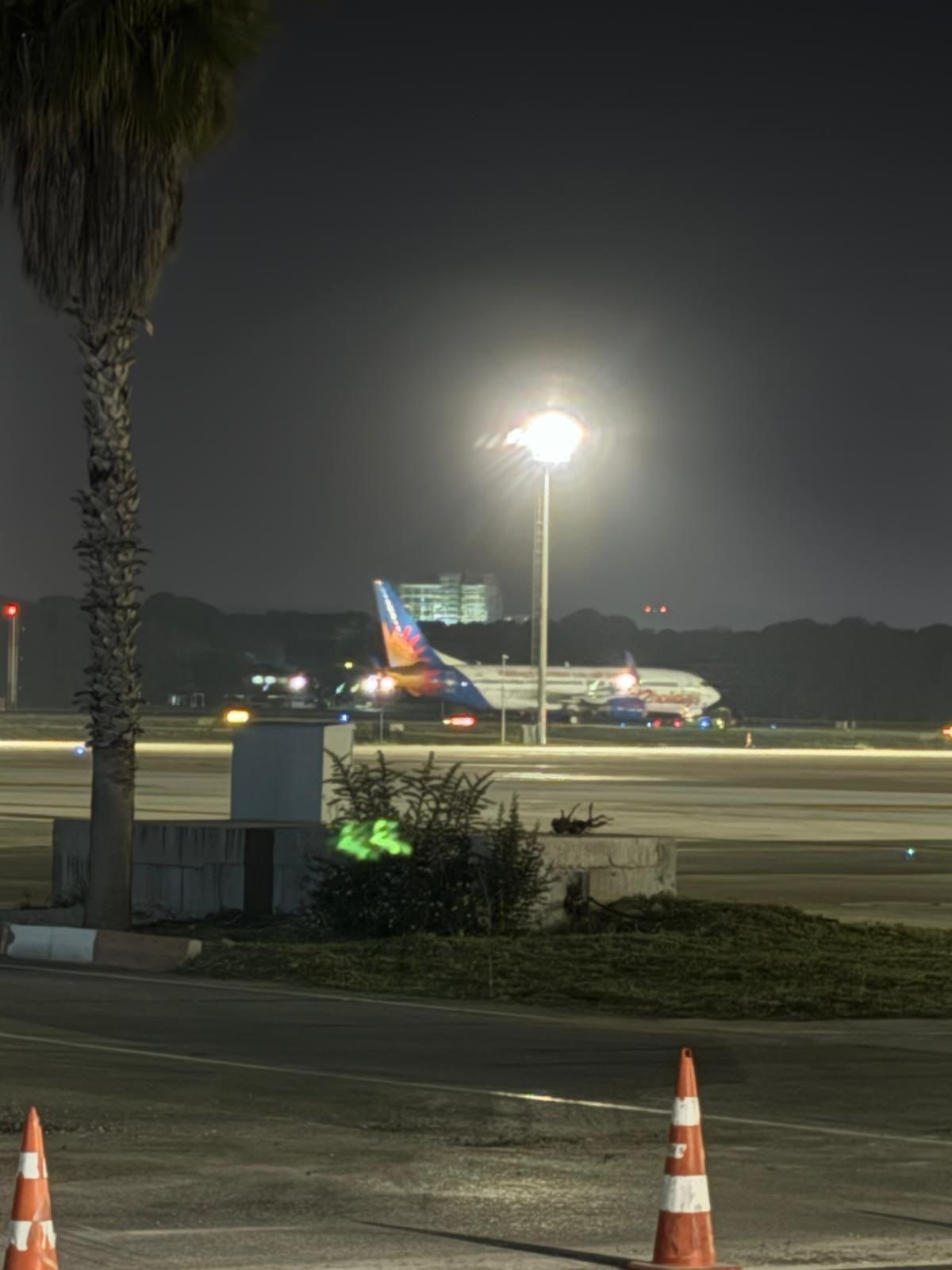 Antalya'da Korku Dolu Anlar! Pilot Rahatsızlandı, Uçak Acil İniş Yaptı!