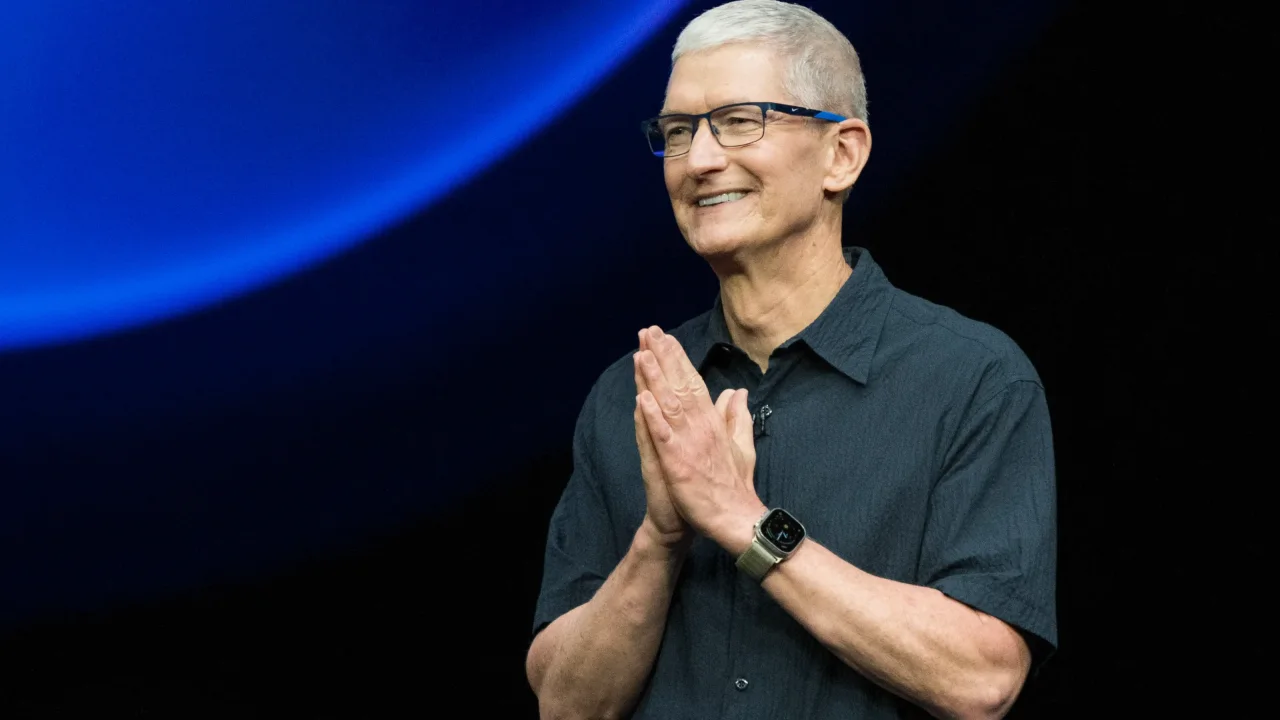 Apple'da Şok Değişim! Tim Cook Tahtı Bırakıyor! İşte Yeni CEO...