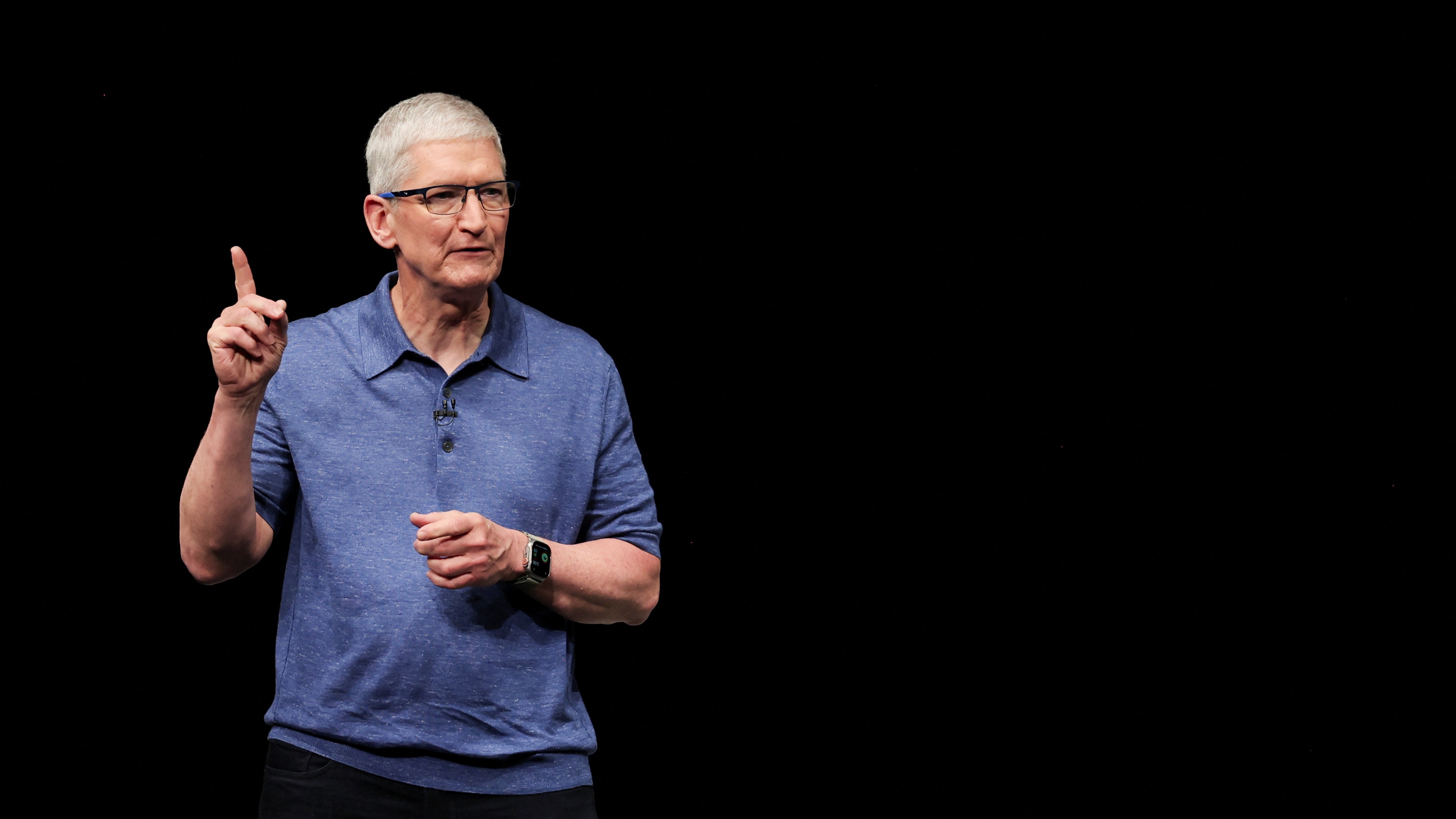 Apple'da Şok Değişim! Tim Cook Tahtı Bırakıyor, Yerine Kim Geliyor?