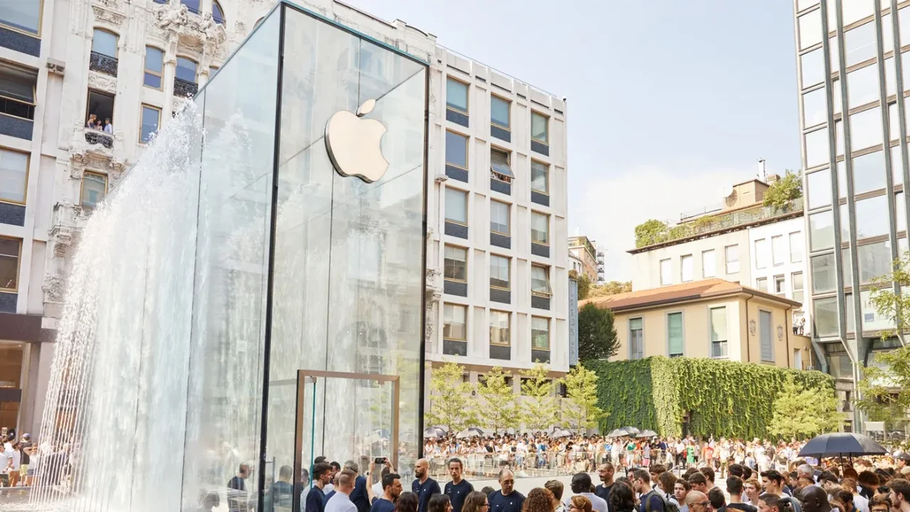 Apple'ın İtalya'daki Reklamı Çocuk Hakları Savunucularını Harekete Geçirdi