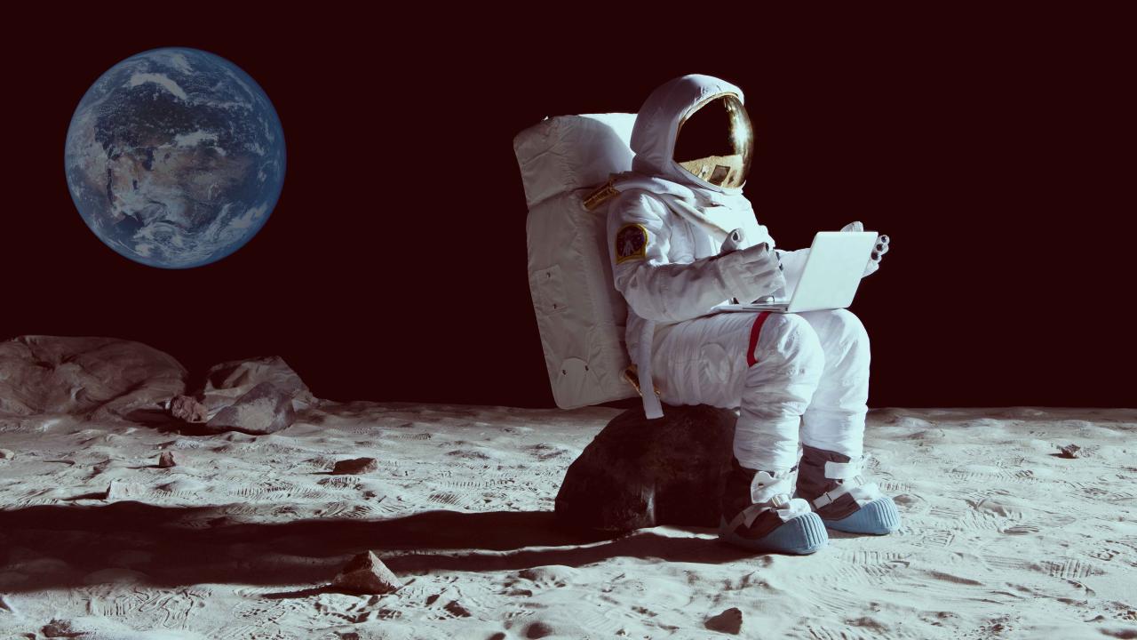 Artemis Astronotları Ay'ı Gördü ve Şaşırdı! Gerçek Rengi Sandığınız Gibi Değil!