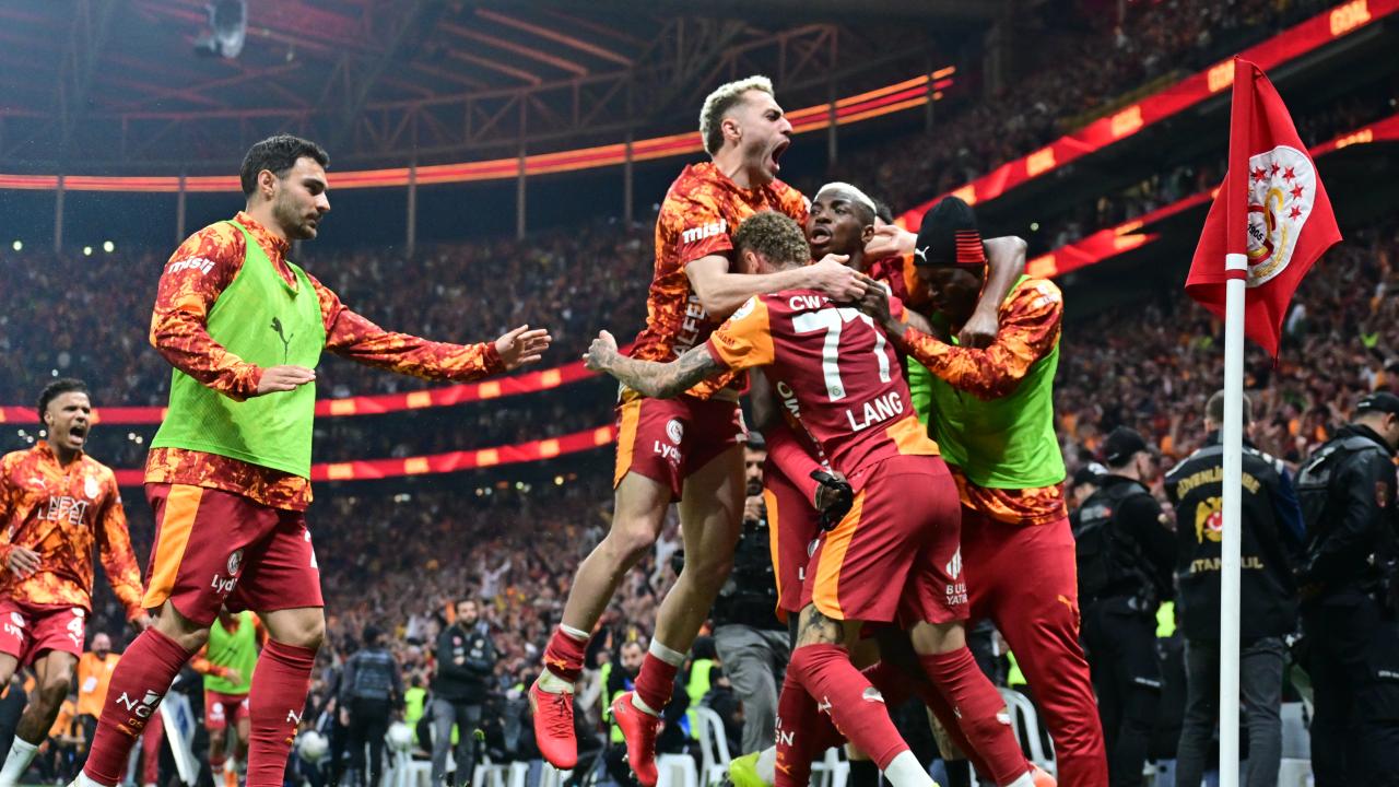 Aslan Kükredi! Galatasaray Tarih Yazdı: Üst Üste 4 Şampiyonluk!