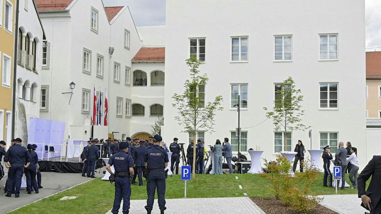 Avusturya'da Tarihi Dönüşüm: Hitler'in Doğduğu Ev Polis Karakoluna Dönüştürüldü