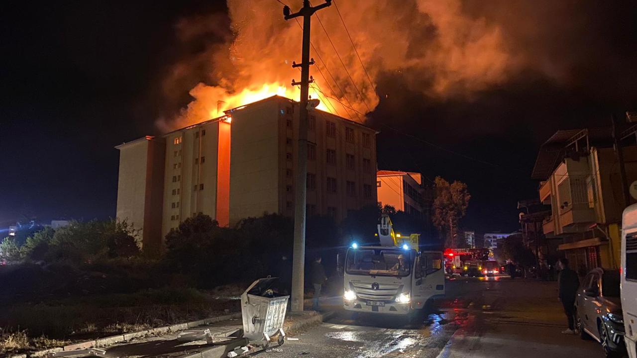 Aydın'da Yurt Alevlere Teslim! Öğrenciler Son Anda Kurtarıldı