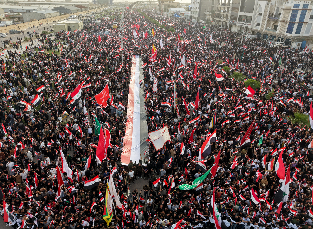 Bağdat'tan Şaşırtan Görüntüler! İran'a Destek Milyonları Araya Getirdi!