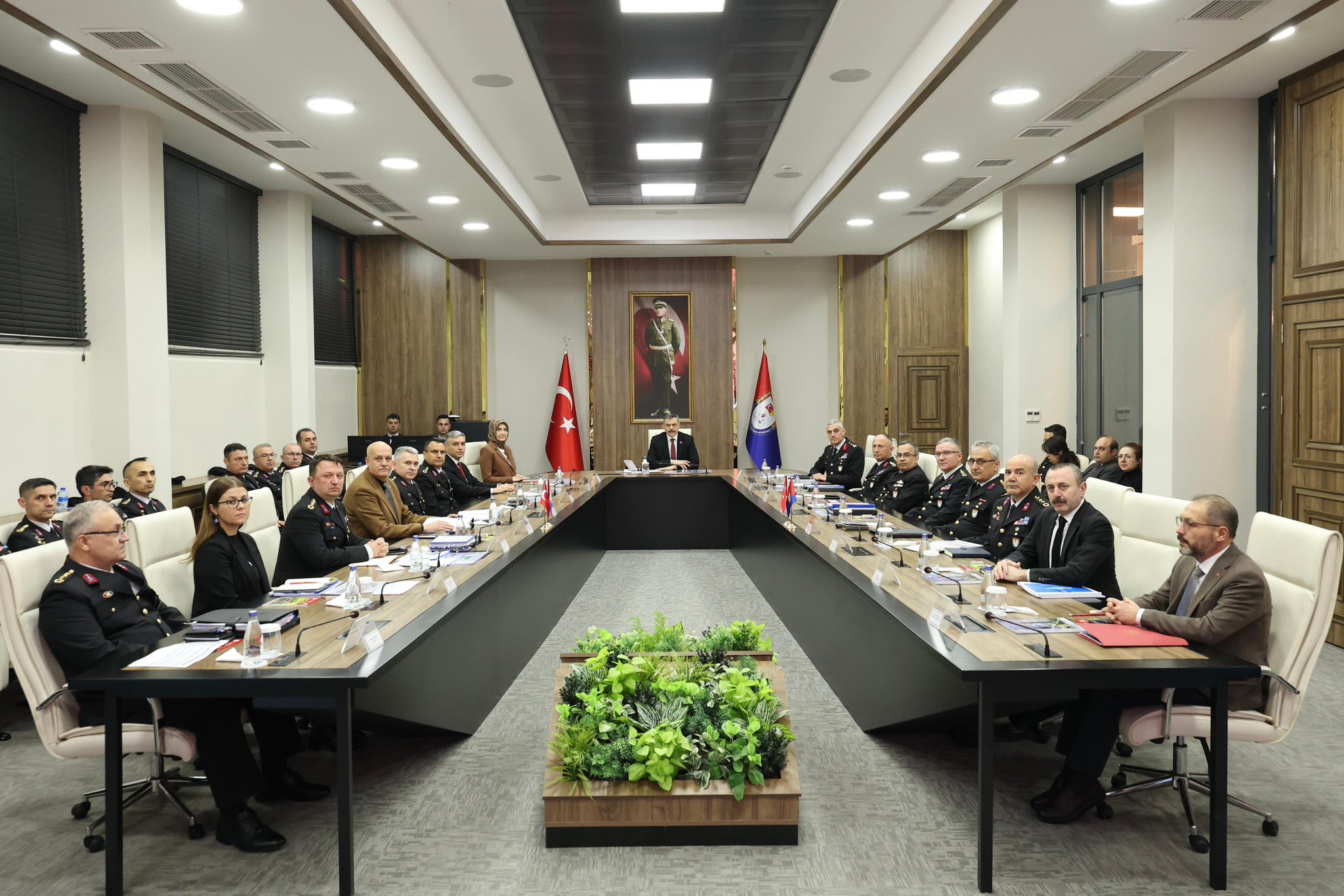 Bakan Çiftçi'den Kritik Ziyaret! Jandarma ve Sahil Güvenlik Akademisi'nde Neler Konuşuldu?