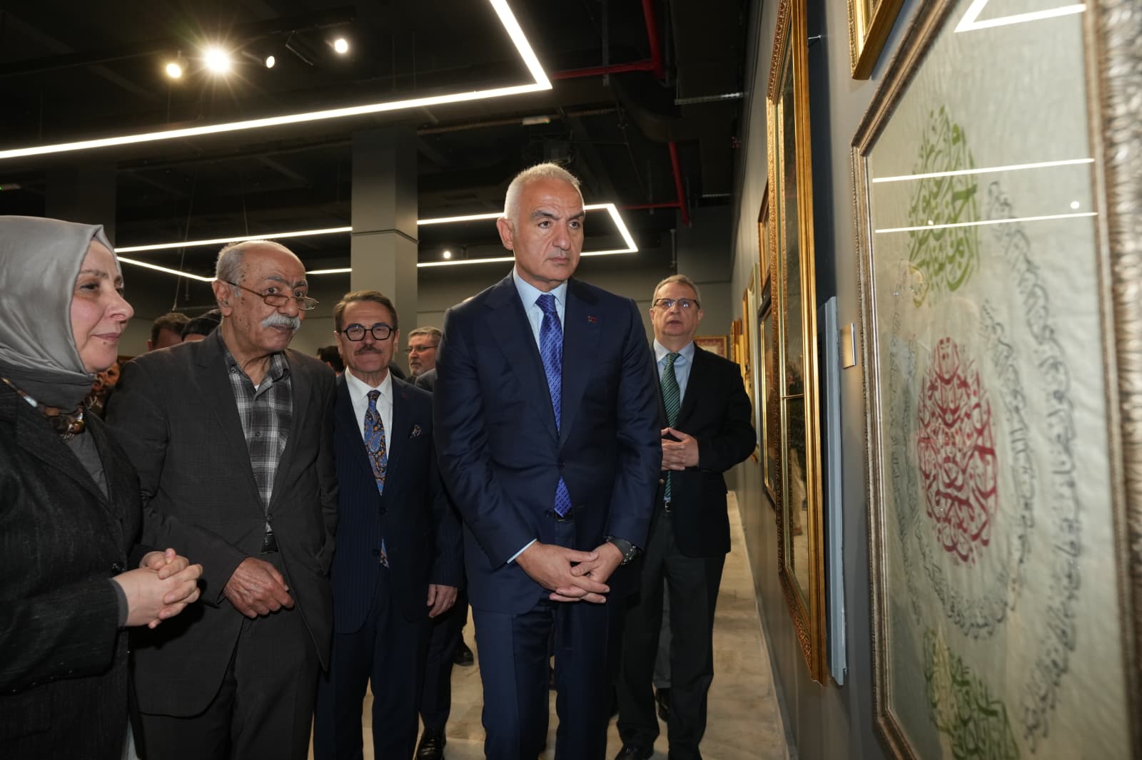 Bakan Ersoy'dan Sanat Şöleni: Fuadnâme Sergisi Kültür Mirasımızın Işığı Oldu!