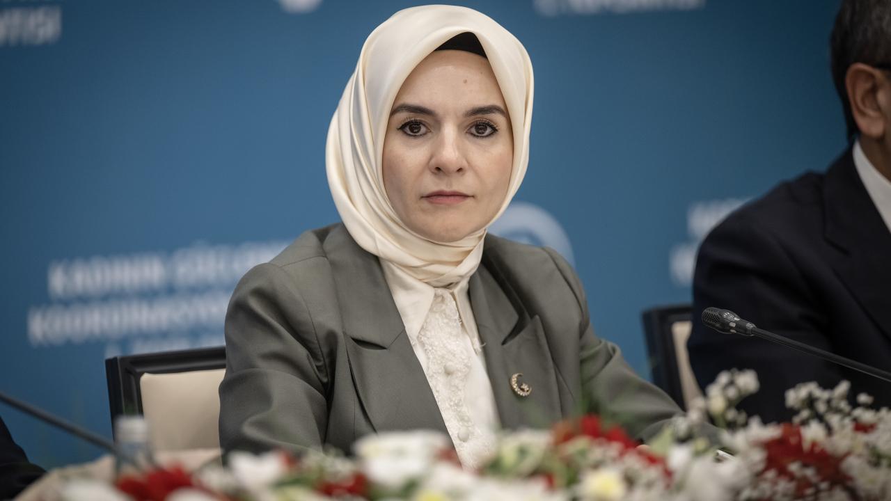 Bakan Göktaş'tan Reklam Dünyasına Sert Uyarı: Annelik Değerlerimiz Oyuncağınız Değil!