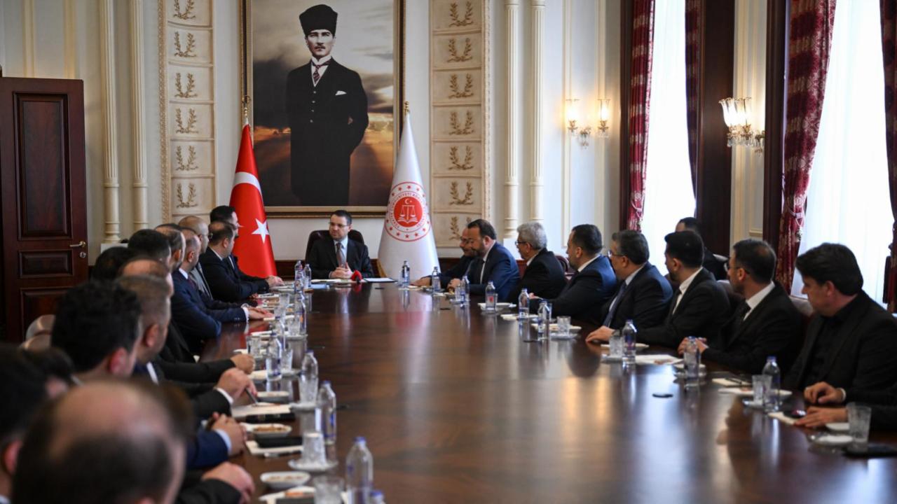 Bakan Gürlek'ten Nevşehir'e Özel İlgi! İş İnsanlarıyla Kritik Toplantı: Bölgeye Yatırım Müjdesi mi?