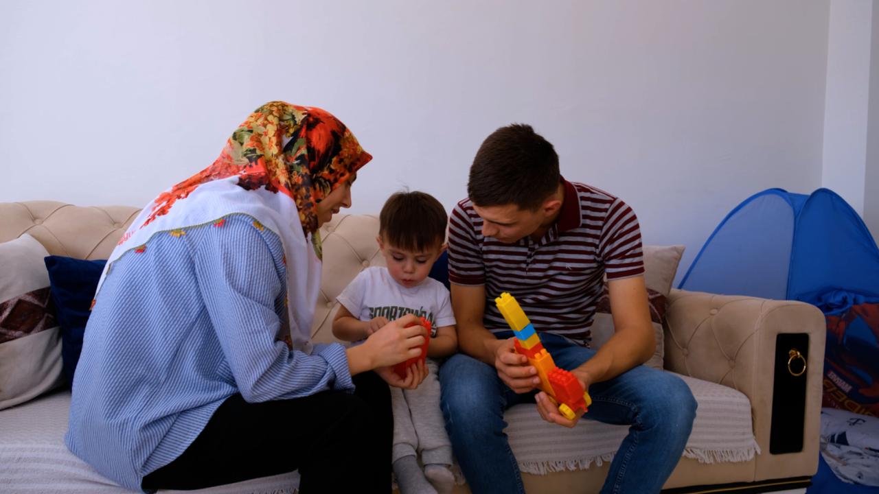 Bakan Kurum'dan Depremzede Aileye Bayram Sürprizi! Gözyaşları Sel Oldu...