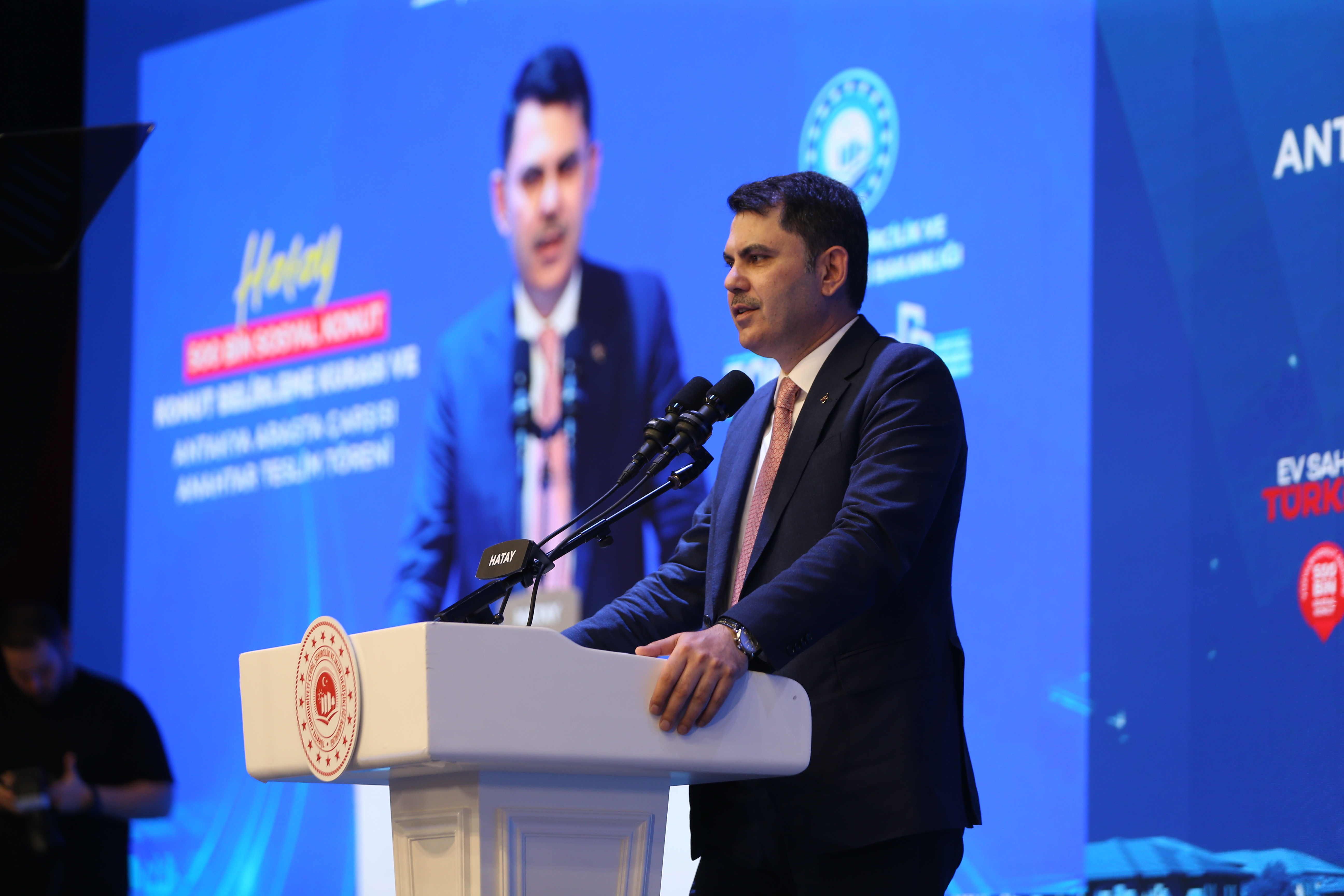 Bakan Kurum'dan Konut Projeleri Açıklaması: 'Ahbap Çavuş İlişkisiyle Yürümez'