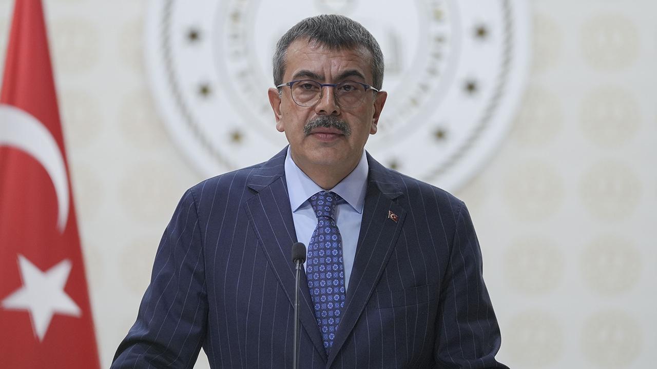 Bakan Tekin'den Bomba Fikir! Milli Takım Marşı Artık Öğrencilerin Kaleminden!