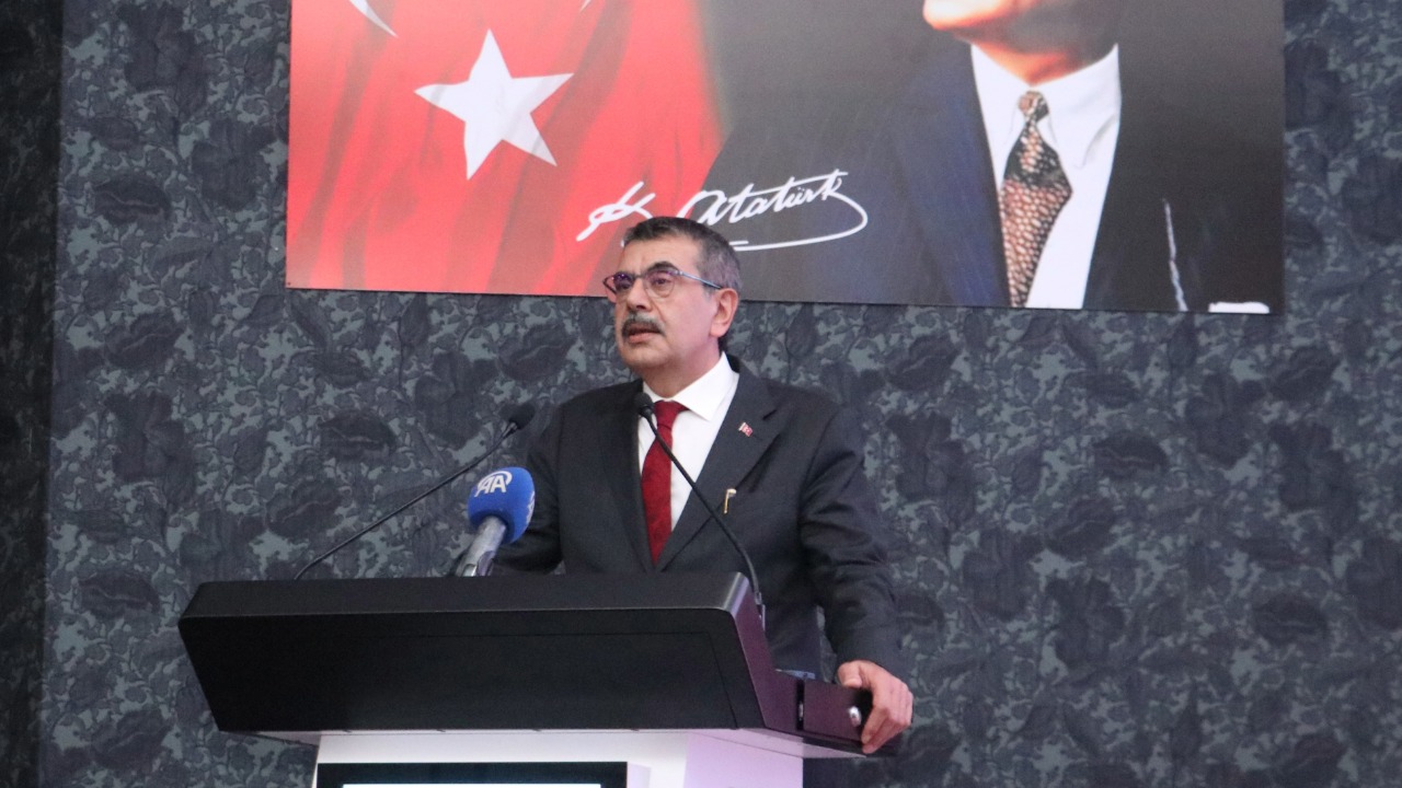 Bakan Tekin'den Özel Sektör Öğretmenlerine Çağrı: 'Soruşturma Süreçlerini Başlatmaya Hazırım'