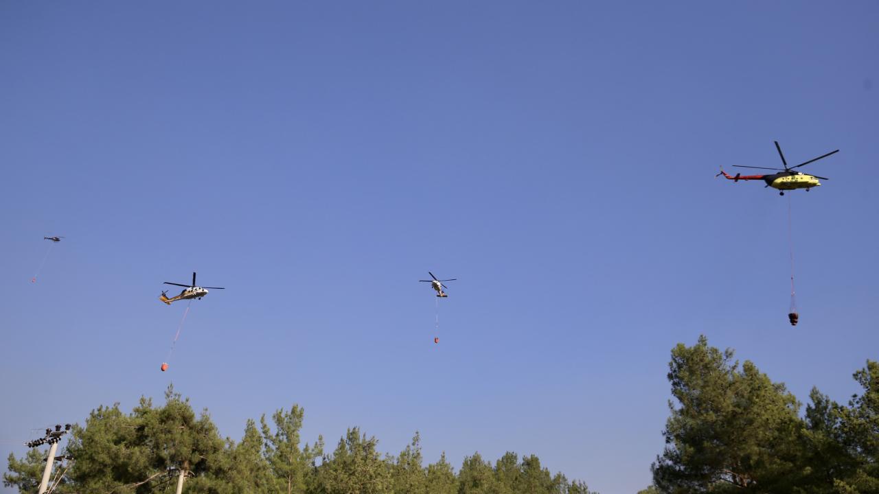 Balıkesir ve Çevresinde Orman Yangınlarıyla Mücadele Havadan Sürüyor