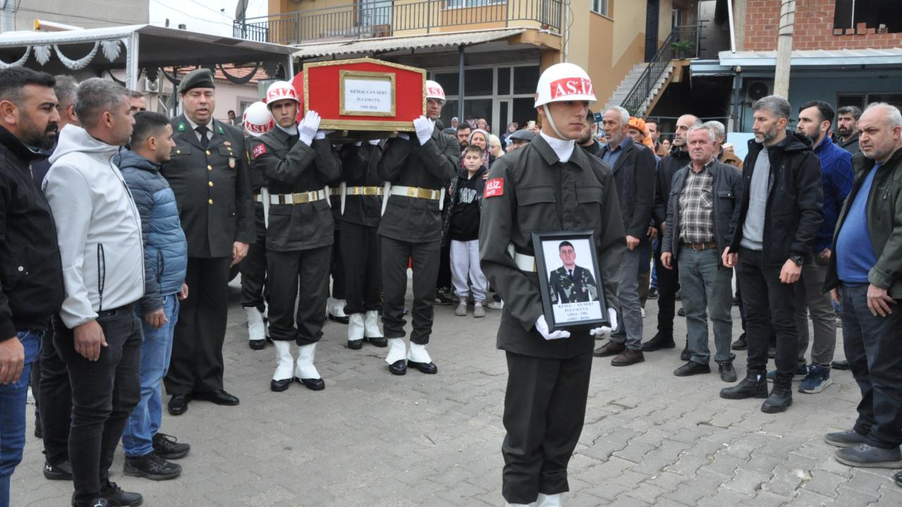 Balıkesir'deki Otobüs Kazasında Acı Kayıp! Uzman Çavuş Kemal Can Sert Son Yolculuğuna Uğurlandı