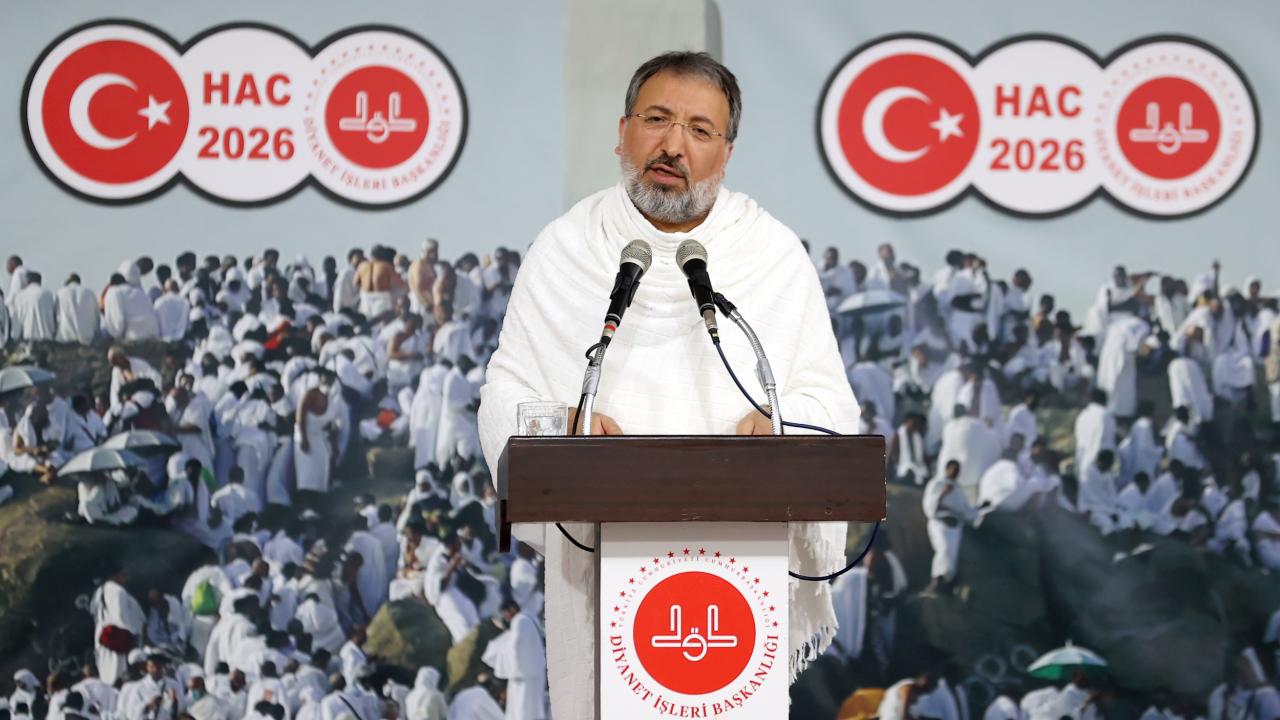 Başkan Arpaguş Arafat'ta Gözyaşlarıyla Dua Etti! İslam Dünyası İçin Birlik Çağrısı!