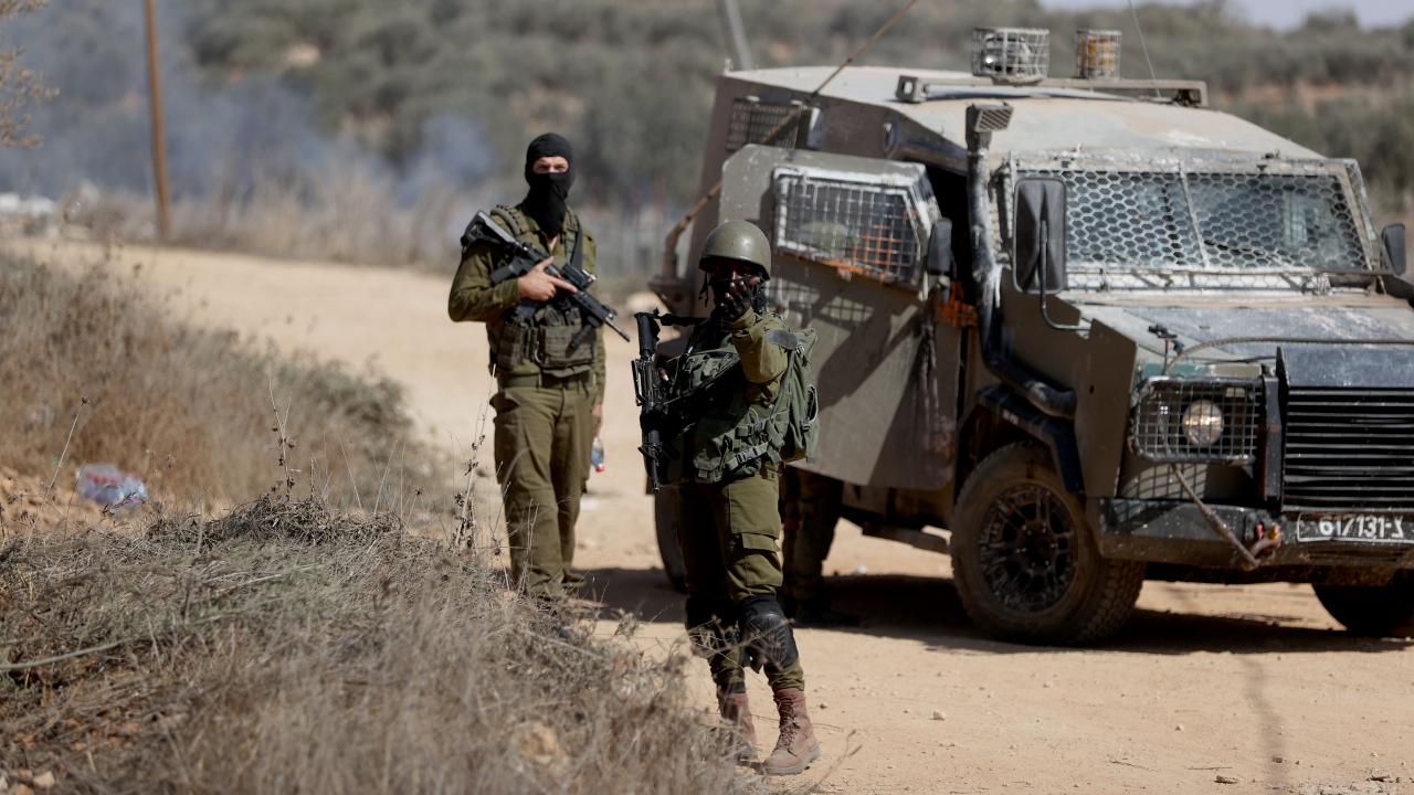 Batı Şeria'da Gerilim Tırmanıyor: İsrail Ordusu'ndan Baskın! Tarım Arazileri Yerle Bir, Filistinliler Gözaltında!