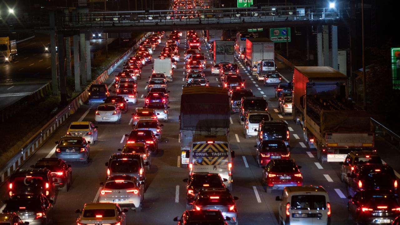 Bayram Tatili Kabusu Başladı! Otoyollar Kilit! Trafik Felç!