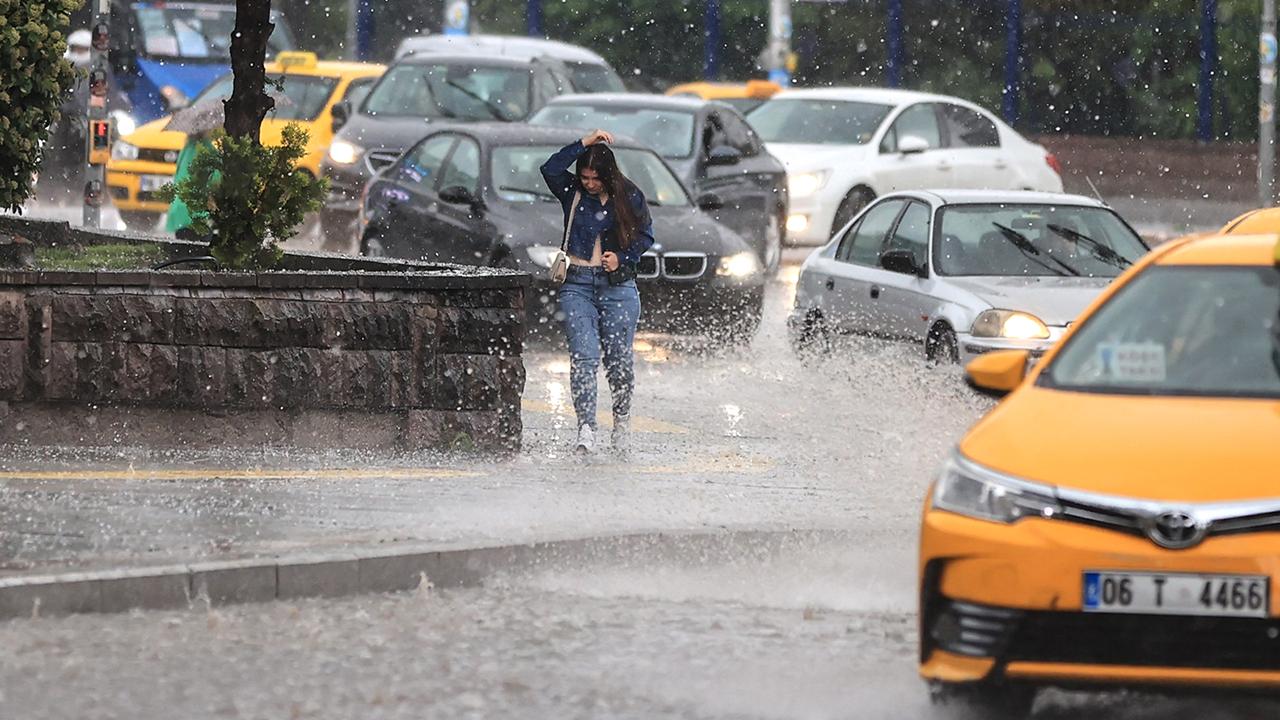 Bayramda Hava Bozuyor! 15 İl İçin Sarı Alarm: Kuvvetli Yağış Kapıda