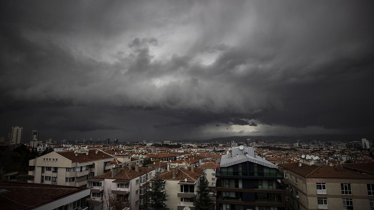 Bayramda Hava Bozuyor! Meteoroloji Uyardı: Şemsiyelerinizi Hazırlayın!