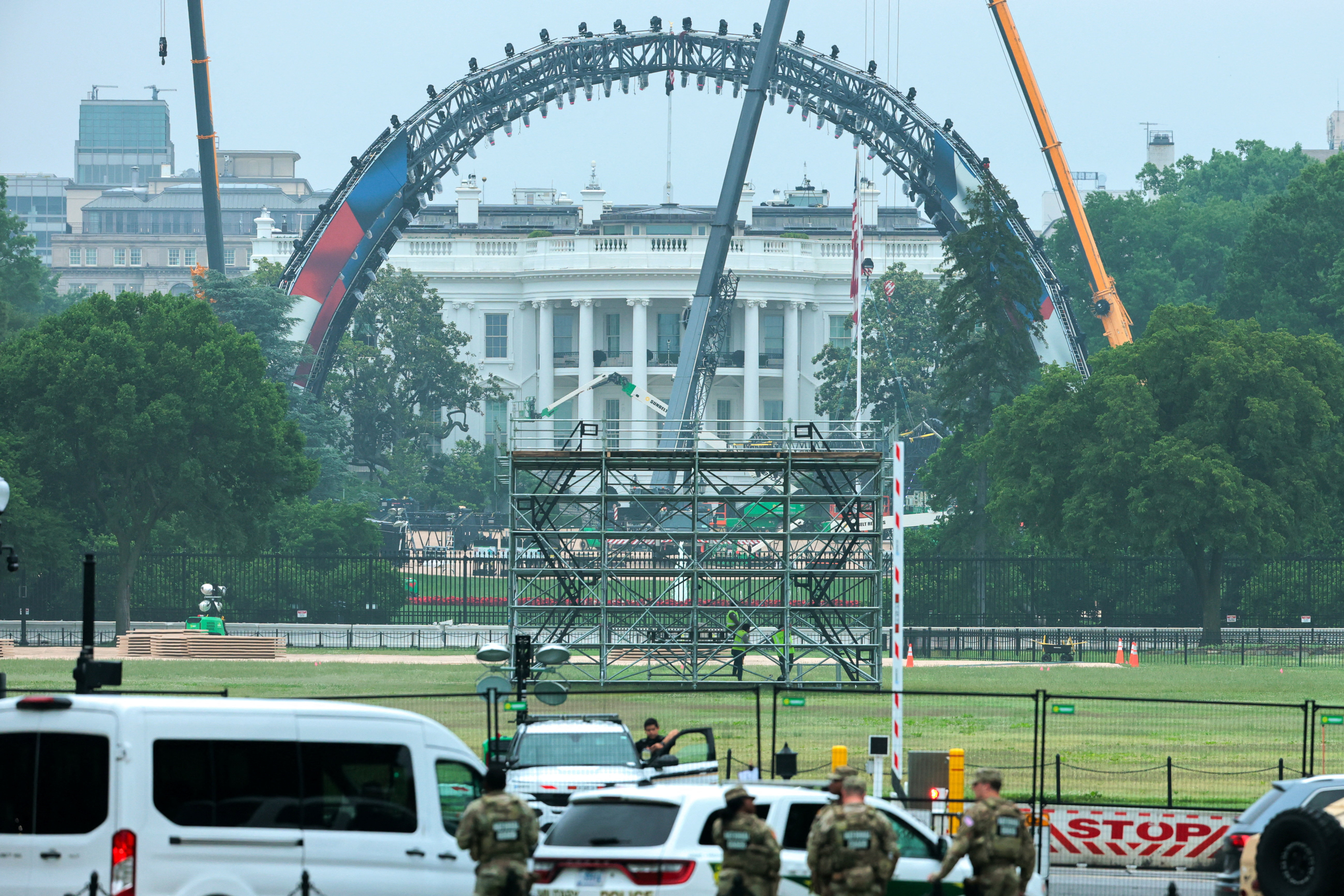 Beyaz Saray'da Kan ve Ter! Trump'tan Şok Karar: Bahçede Dövüş Arenası Kuruluyor!