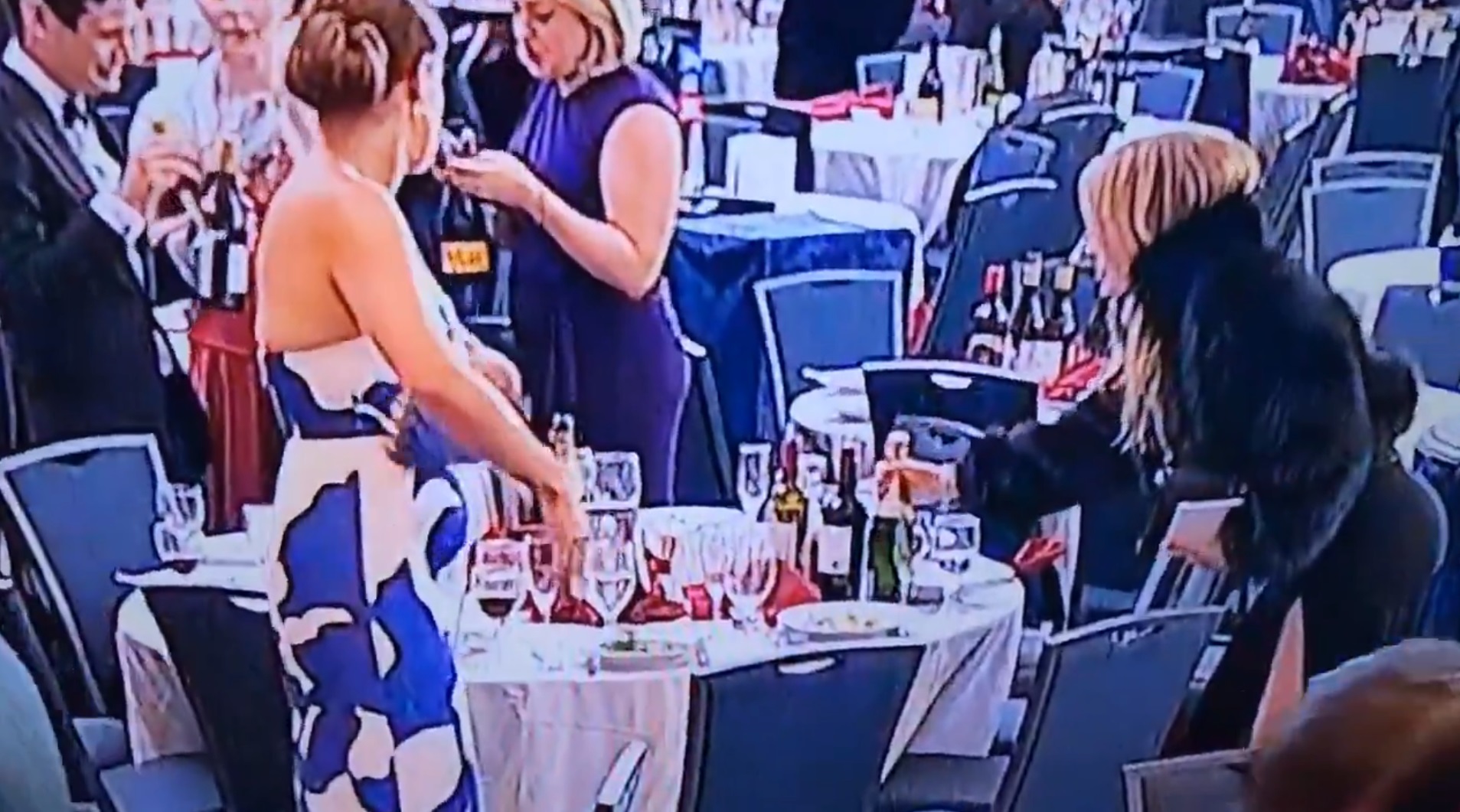 Beyaz Saray'da Skandal Anlar! Saldırı Girişimi Panik Yaratırken, Bazıları Şişe Yağmasına Girişti!