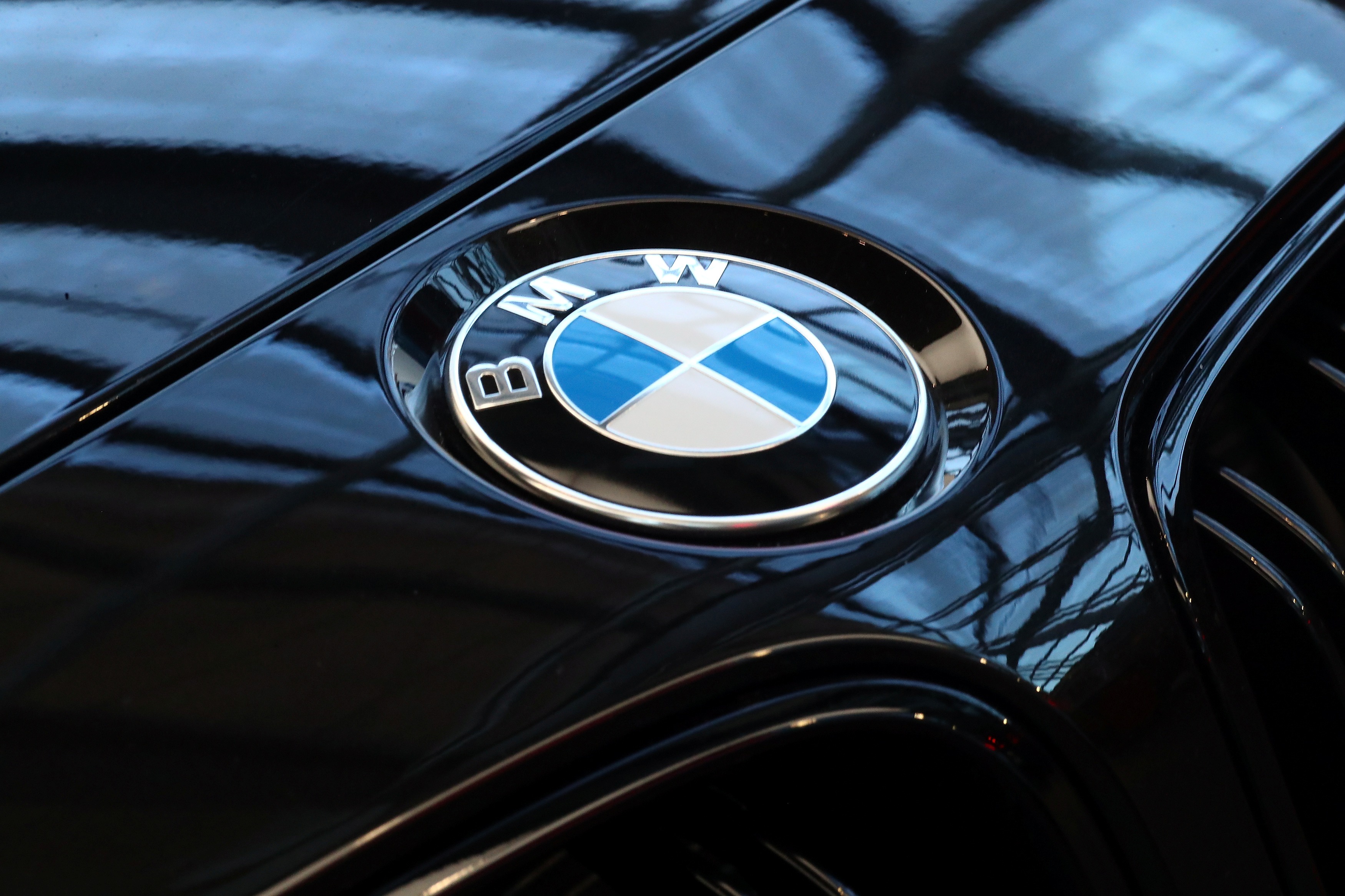 BMW, Yangın Riski Nedeniyle ABD'de 318 Bin Aracı Geri Çağırıyor