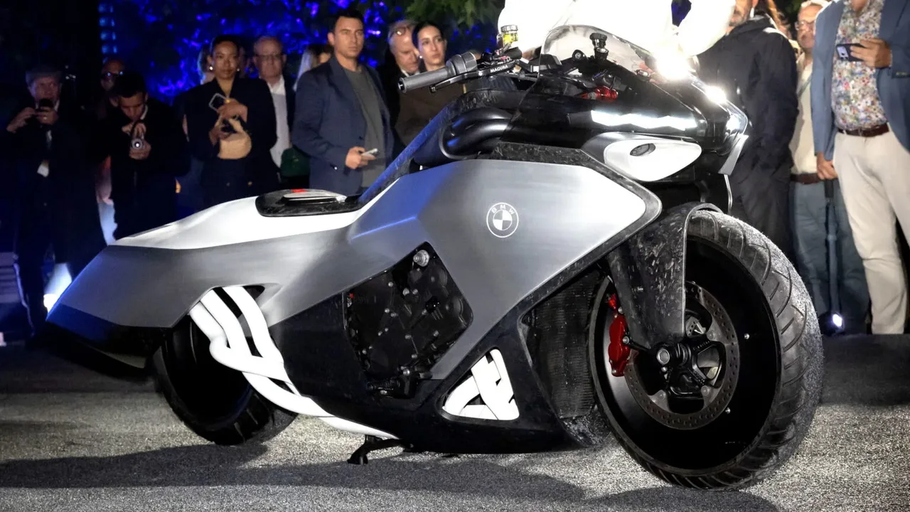 BMW'den Geleceğe Dönüş! Havacılık Esintili Motosiklet Dünyayı Sarsacak!