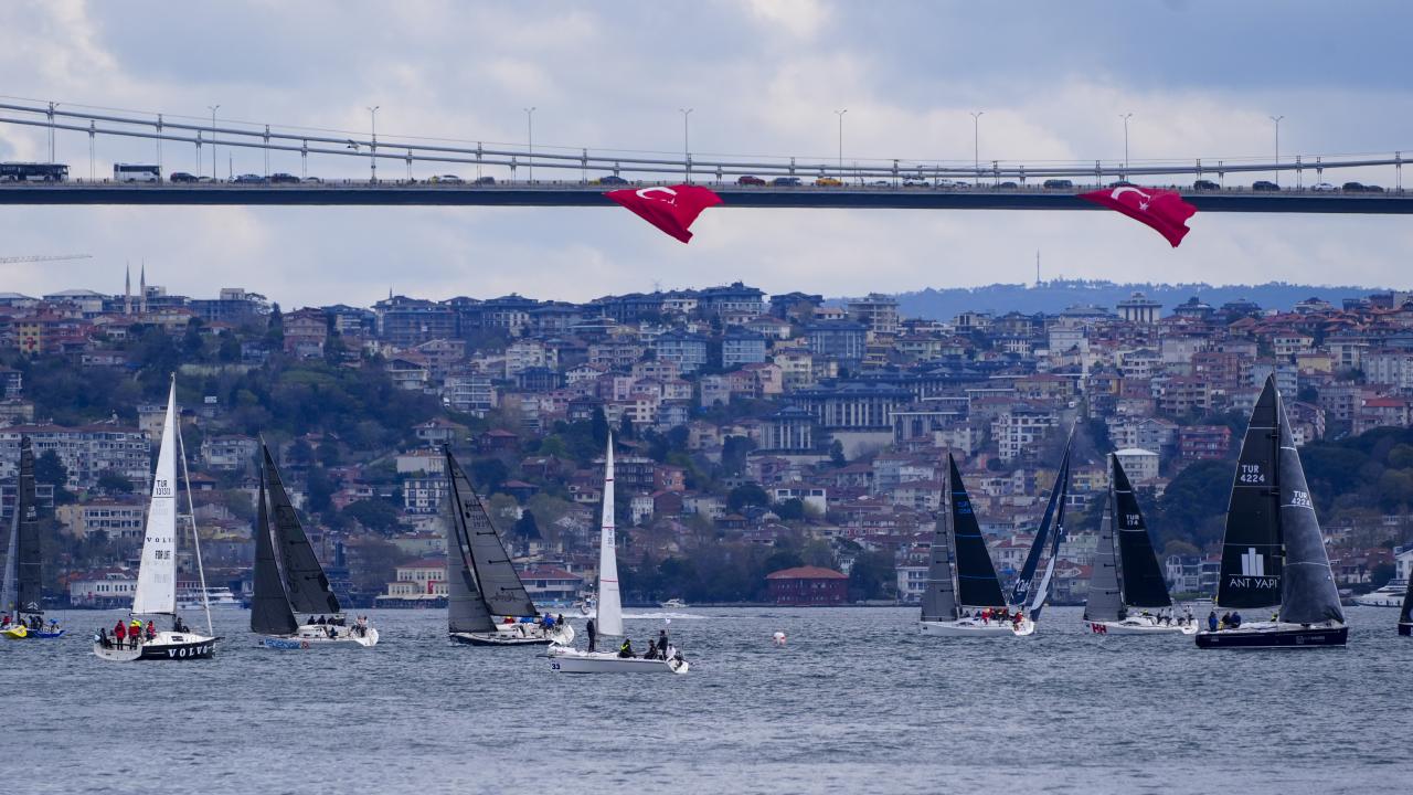Boğaz'da Zafer Rüzgarları Esti! Cumhurbaşkanlığı Yat Yarışları'nda Rekabet Başladı!
