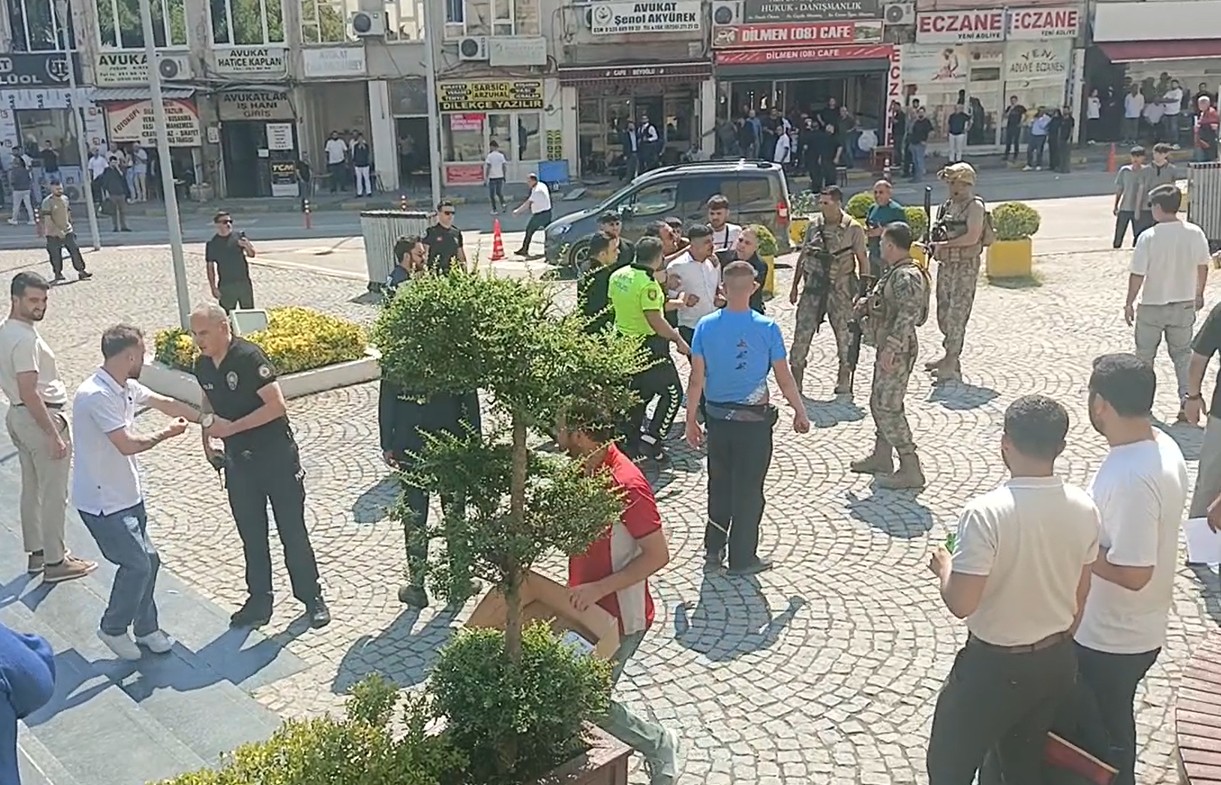 Bursa Adliyesi'ndeki Duruşma Kavgası Sokağa Taştı