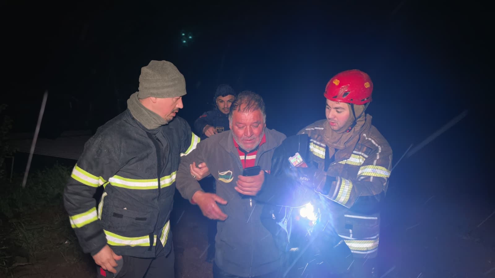 Bursa'da Sel Felaketi! Çiftlik Sahibi Canını Zor Kurtardı: 'Her Şeyim Gitti!'